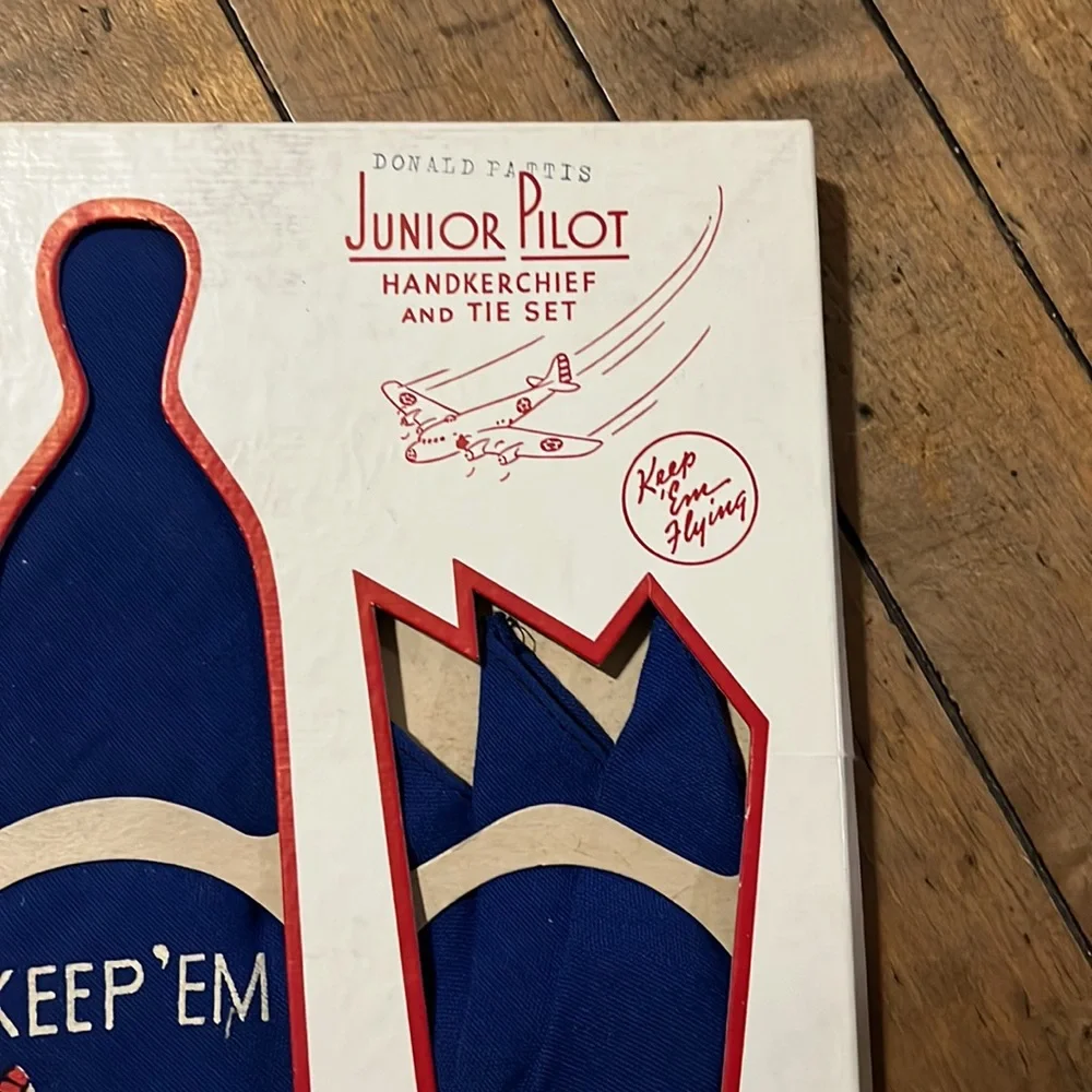 Vintage junior pilot keep’em flying handkerchief & tie set